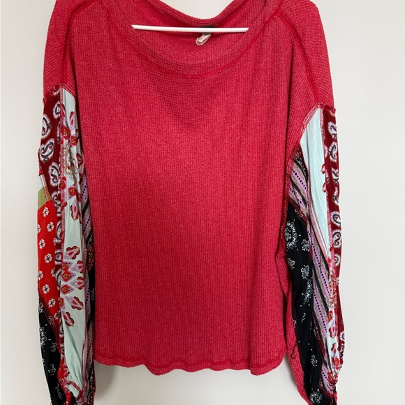 💋 We The Free Red Blouse with Patterned Sleeves 030 - Picture 2 of 6
